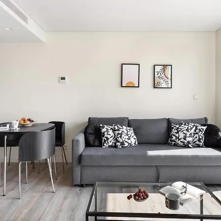 Amazing Central Studio With Balcony & Gym 1