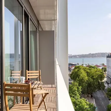 Amazing Central Studio With Balcony & Gym 1 * Lisboa